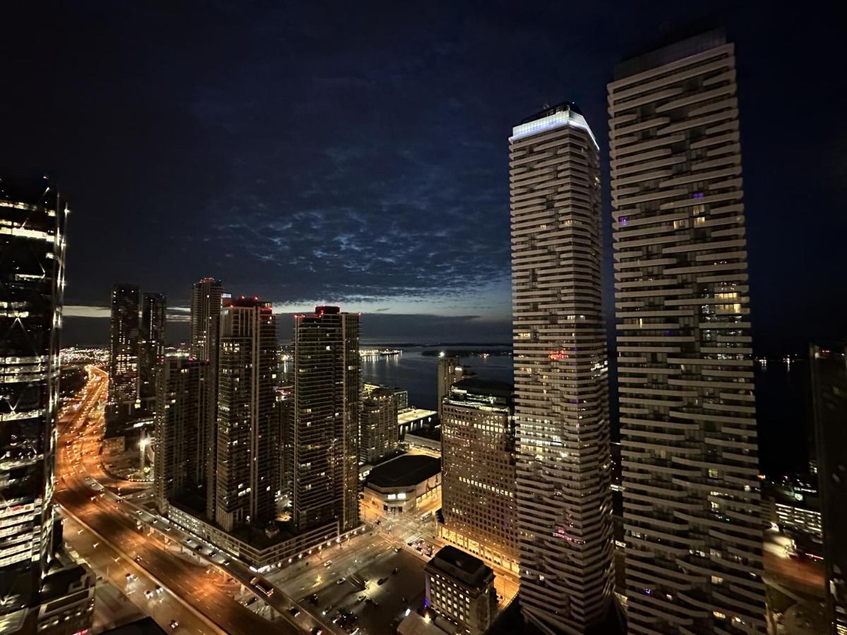 Luxury Downtown Toronto 2 Bedroom Suite With City And Lake Views And Free Parking エクステリア 写真