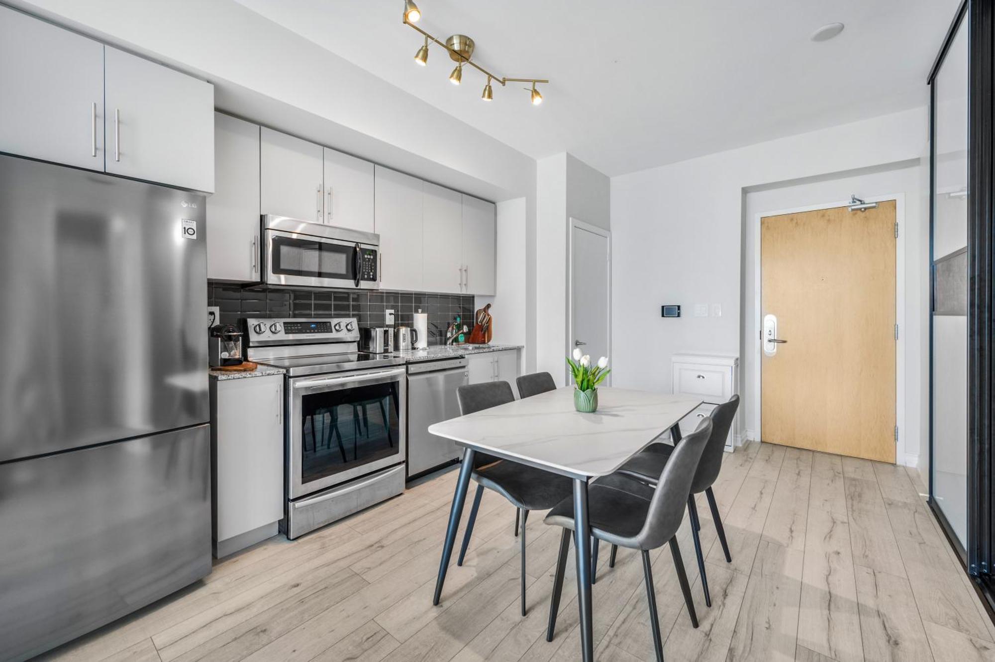 Luxury Downtown Toronto 2 Bedroom Suite With City And Lake Views And Free Parking エクステリア 写真